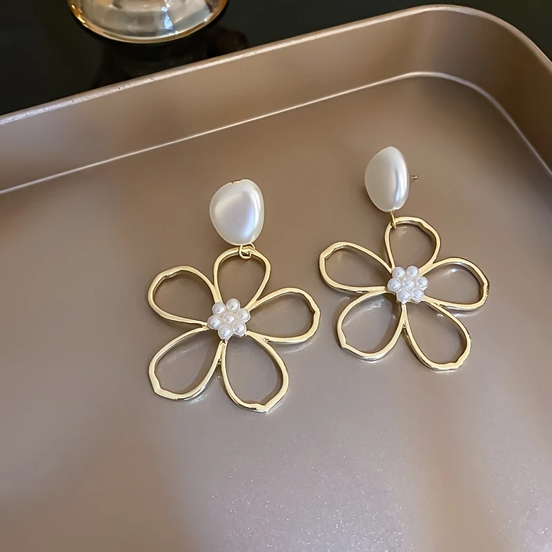Vintage-Inspired Gold-Plated Flower Dangle Earrings with Imitation Pearl & Gemstone pic 4