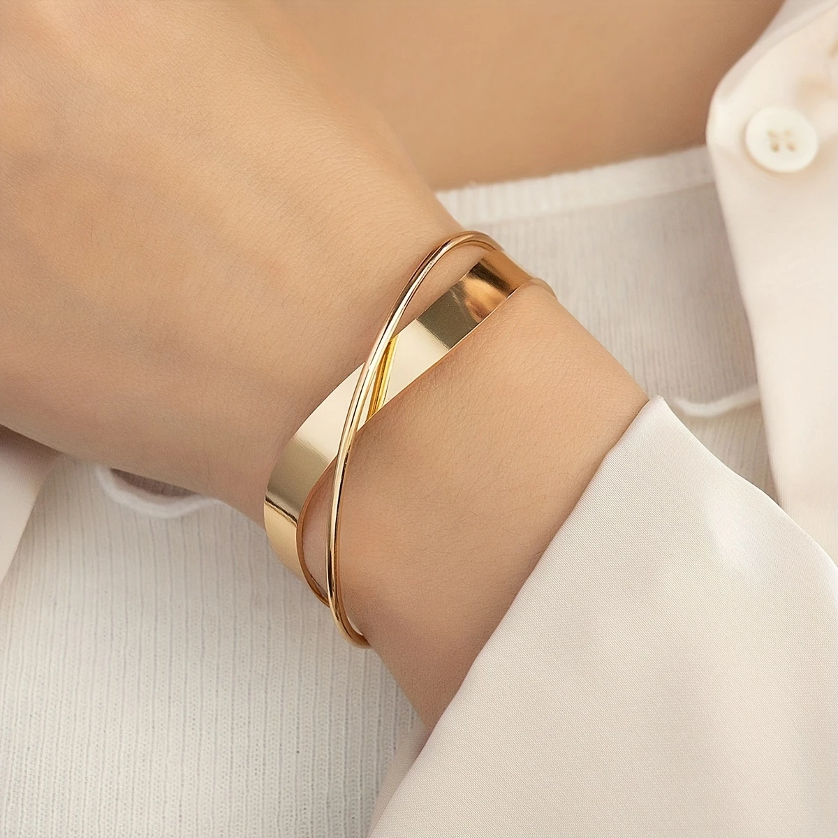 Elegant Gold-Tone Crossover Bracelet pic 2